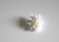 「リバイバル」伝統工芸士の材料を使った白菊のブローチ